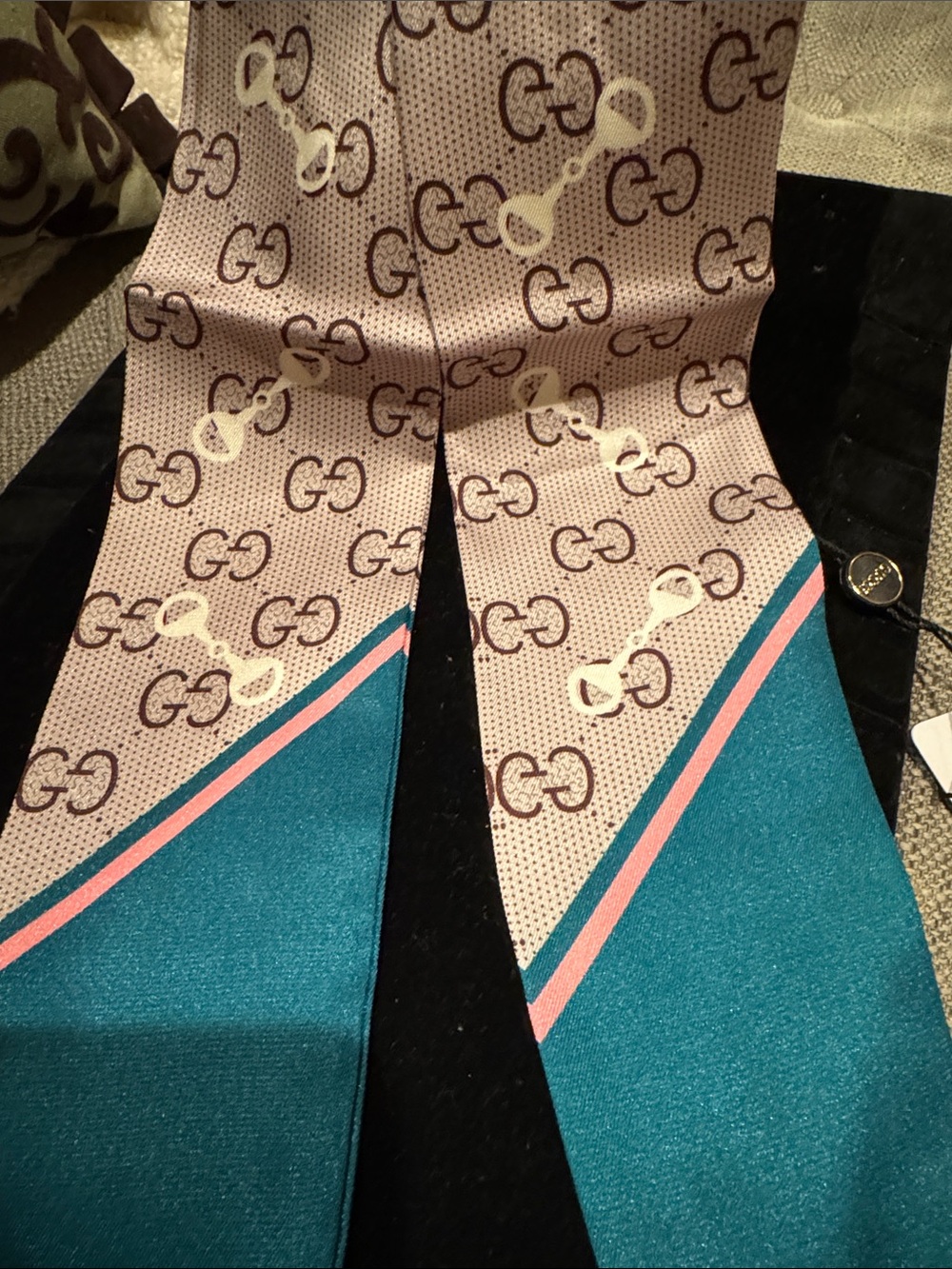 NEW Gucci 100% Silk Twillie Scarf Tie - Picture 2 of 8